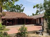 Ngôi nhà bên dòng Kiến Giang