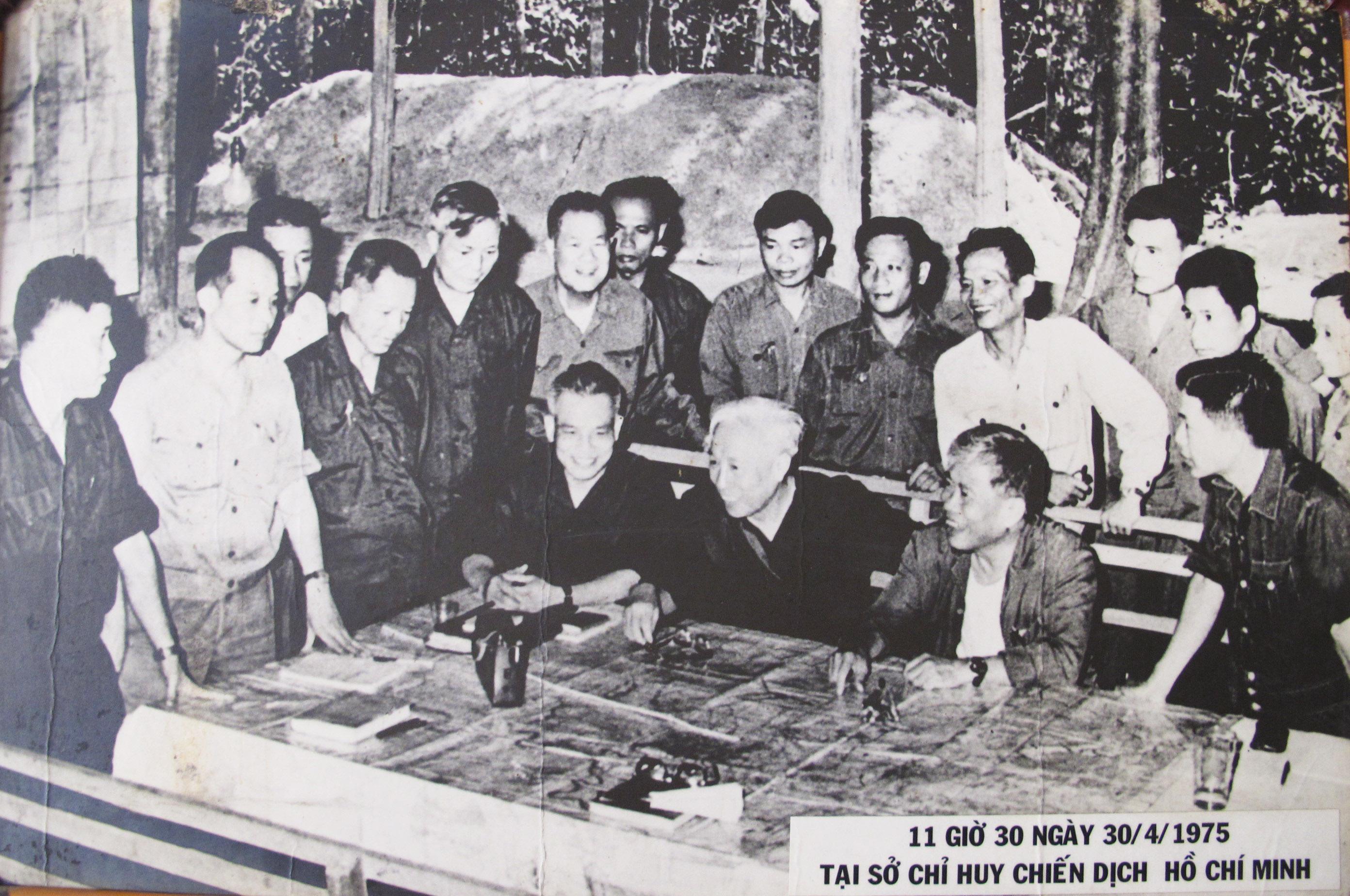 Vị tướng v&agrave; bức ảnh ở Sở chỉ huy Chiến dịch Hồ Ch&iacute; Minh
