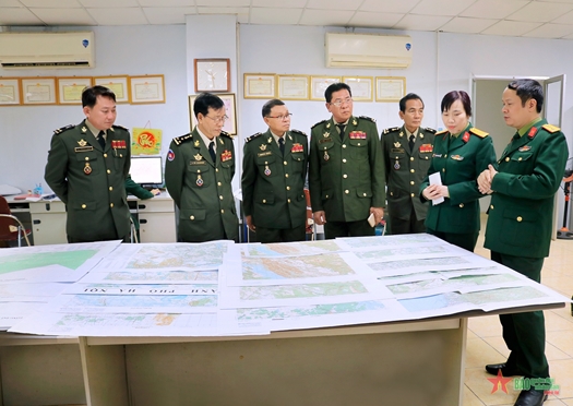 Những người lính vẽ bản đồ