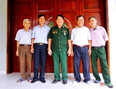Anh em đánh trận lập công dâng Bác