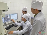 ​Son sắt bên Người