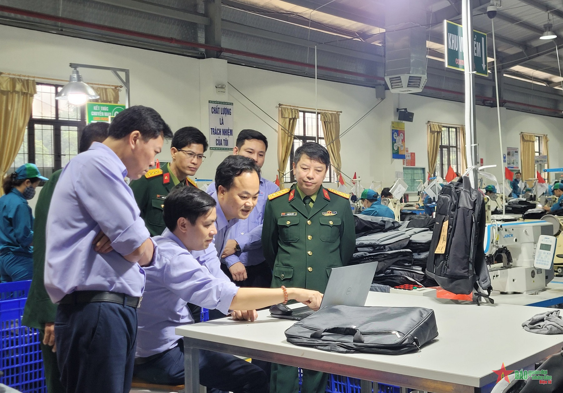 Vượt qua sóng gió