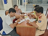 Trò lố để lăng xê!
