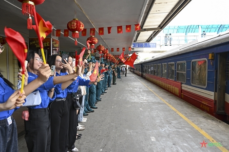 Quân về trong dân