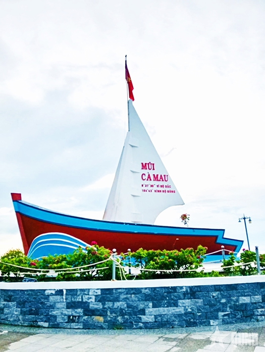 Mũi Cà Mau xa mà gần