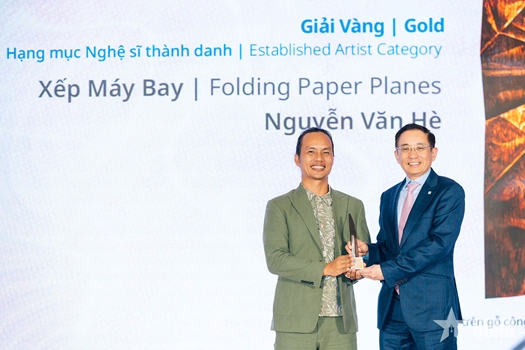 Cảm thức thời hậu chiến bằng tranh
