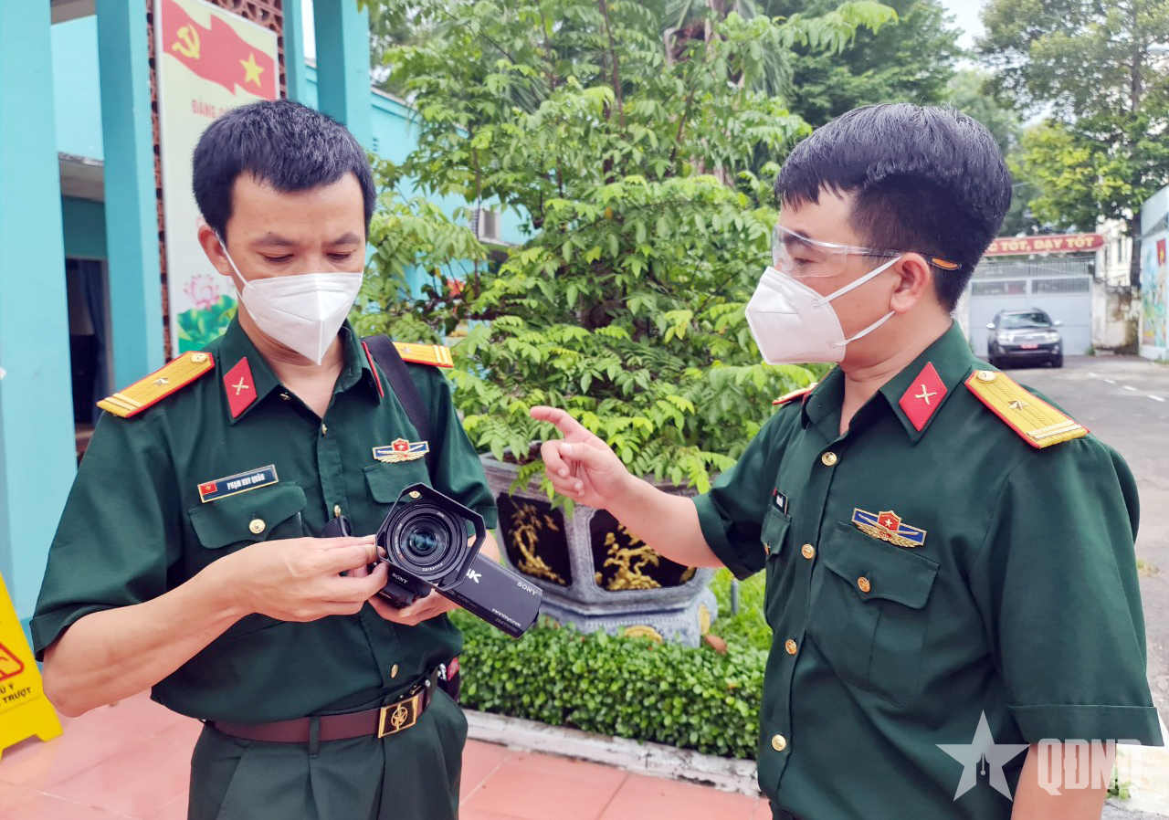 Phóng viên đa năng trong đại dịch

