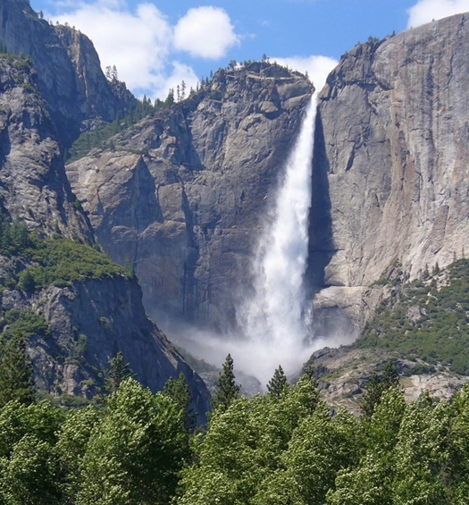 Thác Angel, mây trắng trên đá cổ