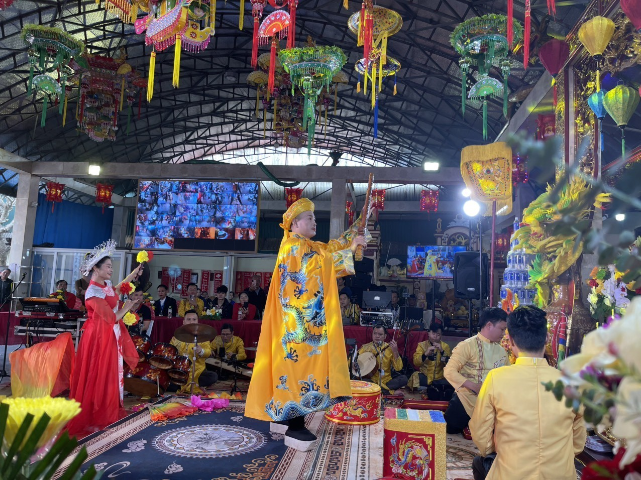 Nghi lễ hầu đồng ngày xuân