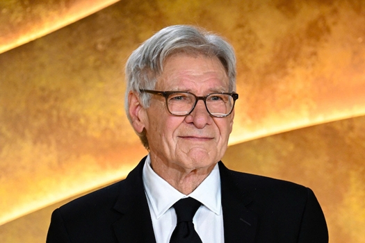 Tìm thấy bản ngã giữa thế giới phù hoa