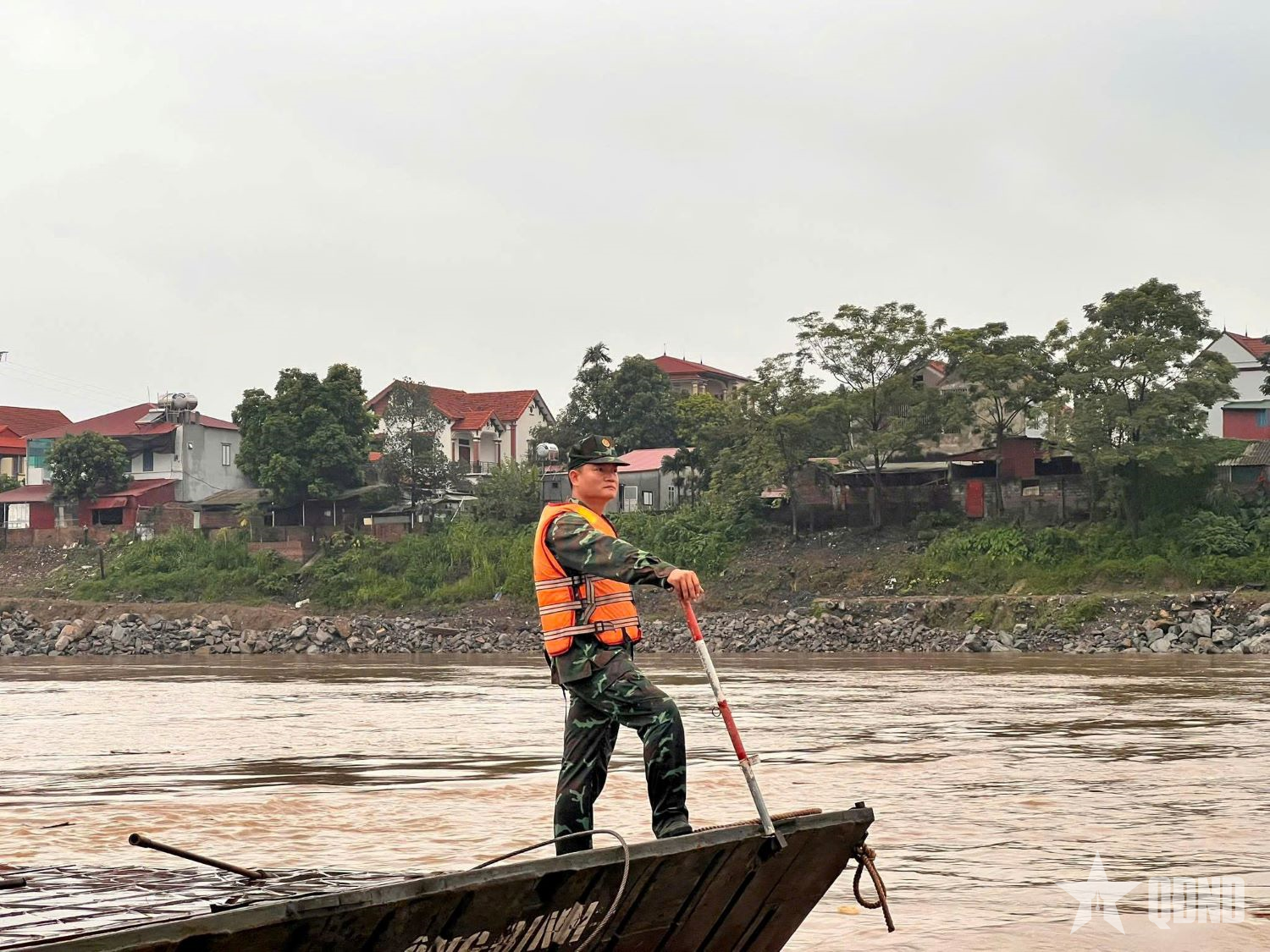“Nhạc trưởng” ở bến Phong Châu

