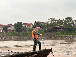 “Nhạc trưởng” ở bến Phong Châu