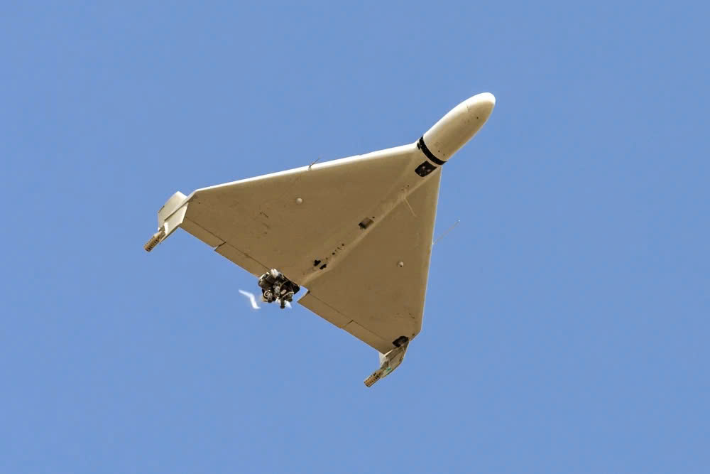 Cỗ máy in tiền phía sau những đường bay tên lửa