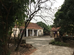“Làng tôi” sau lũy tre mờ xa...
