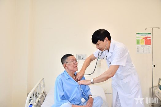 Cống hiến thầm lặng trên hành trình y đức: Bài 2: Hướng về người bệnh nơi tuyến trước (tiếp theo và hết) 

