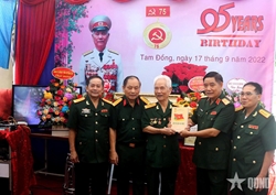 Trọn đời đi theo con đường cách mạng
