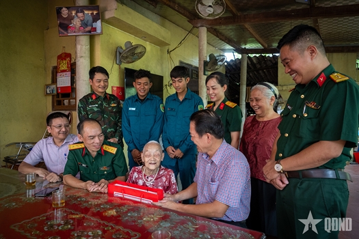 Một đời mẹ, muôn đời Tổ quốc