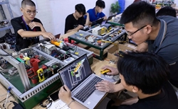 Để khoa học công nghệ cất cánh