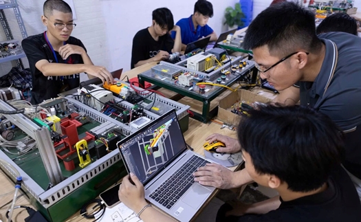 Để khoa học công nghệ cất cánh