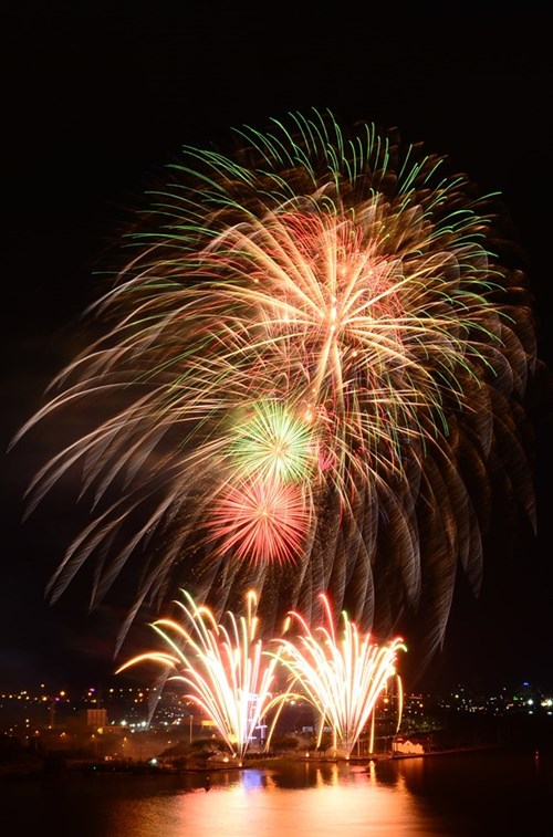 胡志明市放烟花庆祝国庆节