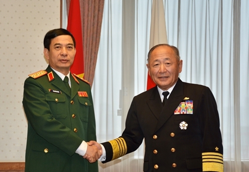 越南高级军事代表团对日本进行正式访问