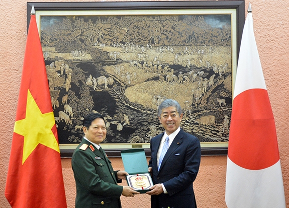 日本防卫大臣岩屋毅图片