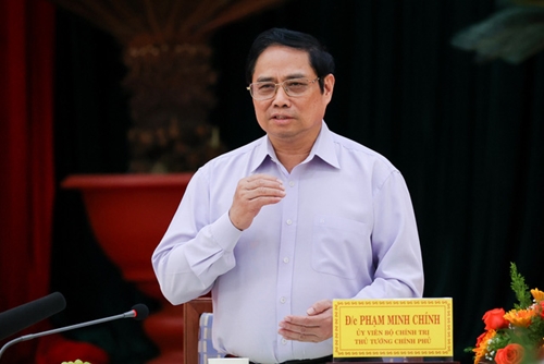 在宁顺省调研期间,4月17日上午,政府总理范明政及政