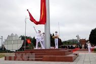 广宁省姑苏岛上祖国旗台竣工仪式和升旗仪式隆重举行