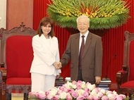 越共中央总书记阮富仲接见希腊总统卡特里娜·萨克拉罗普卢