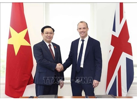 越南国会主席王廷惠会见英国副首相兼司法部长和内政大臣