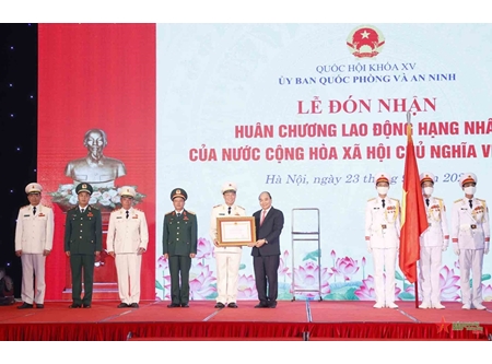 越南党和国家领导出席国会国防安全委员会成立30周年庆典