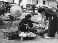 “街头挑担子的小贩”展览会在胡志明市开展