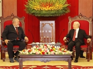 越共中央总书记阮富仲会见古巴总理曼努埃尔·马雷罗