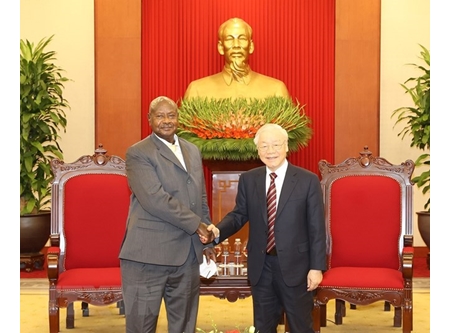 越共中央总书记阮富仲会见乌干达总统穆塞韦尼