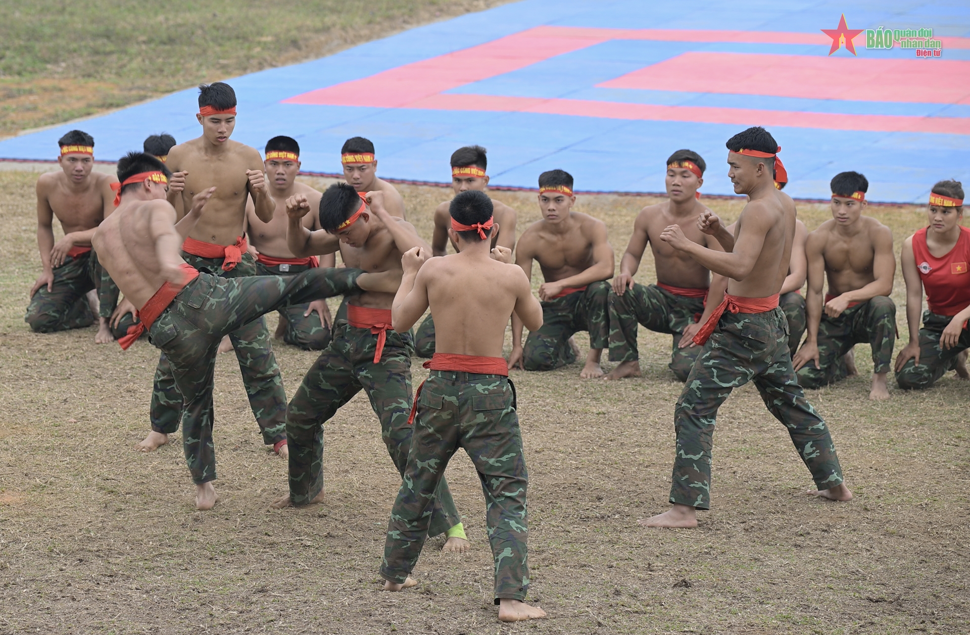 钢铁人”兵种举行武术交流活动