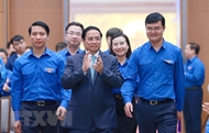 越南政府总理范明政与全国青年对话
