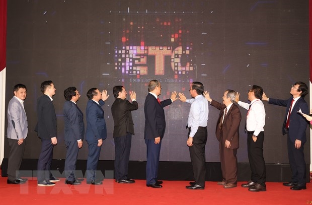 越南国际电子培训中心正式揭牌启运
