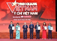 第18次“光荣越南”活动：表彰爱国竞赛运动中的先进典范