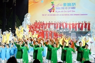 胡志明市举行“我爱越南奥黛”节开幕式