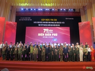 越南祖国阵线中央委员会与参加奠边府战役的代表会面