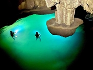 广平省发现通洞里一个“悬浮湖”