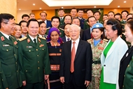 遵循阮富仲总书记的指导 建设政治上强大的军队