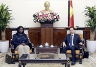越南外交部长裴青山会见几比国际合作国务秘书卡多佐