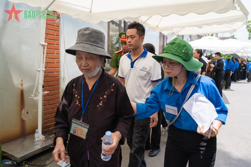 Gallery - 	家乡人民对阮富仲总书记的感情