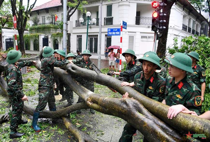 Gallery - 部队与人民并肩同行 克服第三号台风后果
