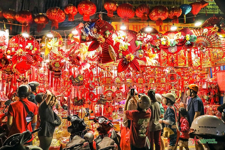 胡志明市海上懒翁街年味浓

