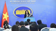 外交部例行记者会：越南愿与美国合作 接受遣返公民