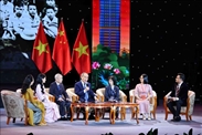 努力促进并鼓励越中两国人民多交流