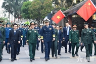 越中国防部长参观友谊关口岸