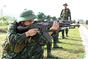 东北部新兵埋头苦练